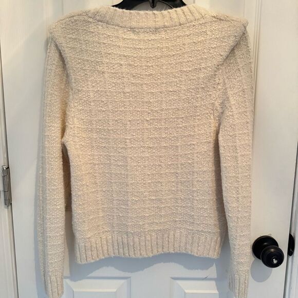 Evereve Ashlyn Strong Shoulder Pullover Cream
Metallic V-Neck Knit Sweater - Picture 4 of 8